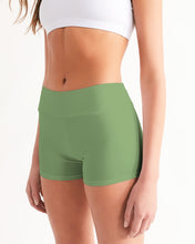 Load image into Gallery viewer, Women’s Evergreen Signature Mid-Rise Yoga Shorts
